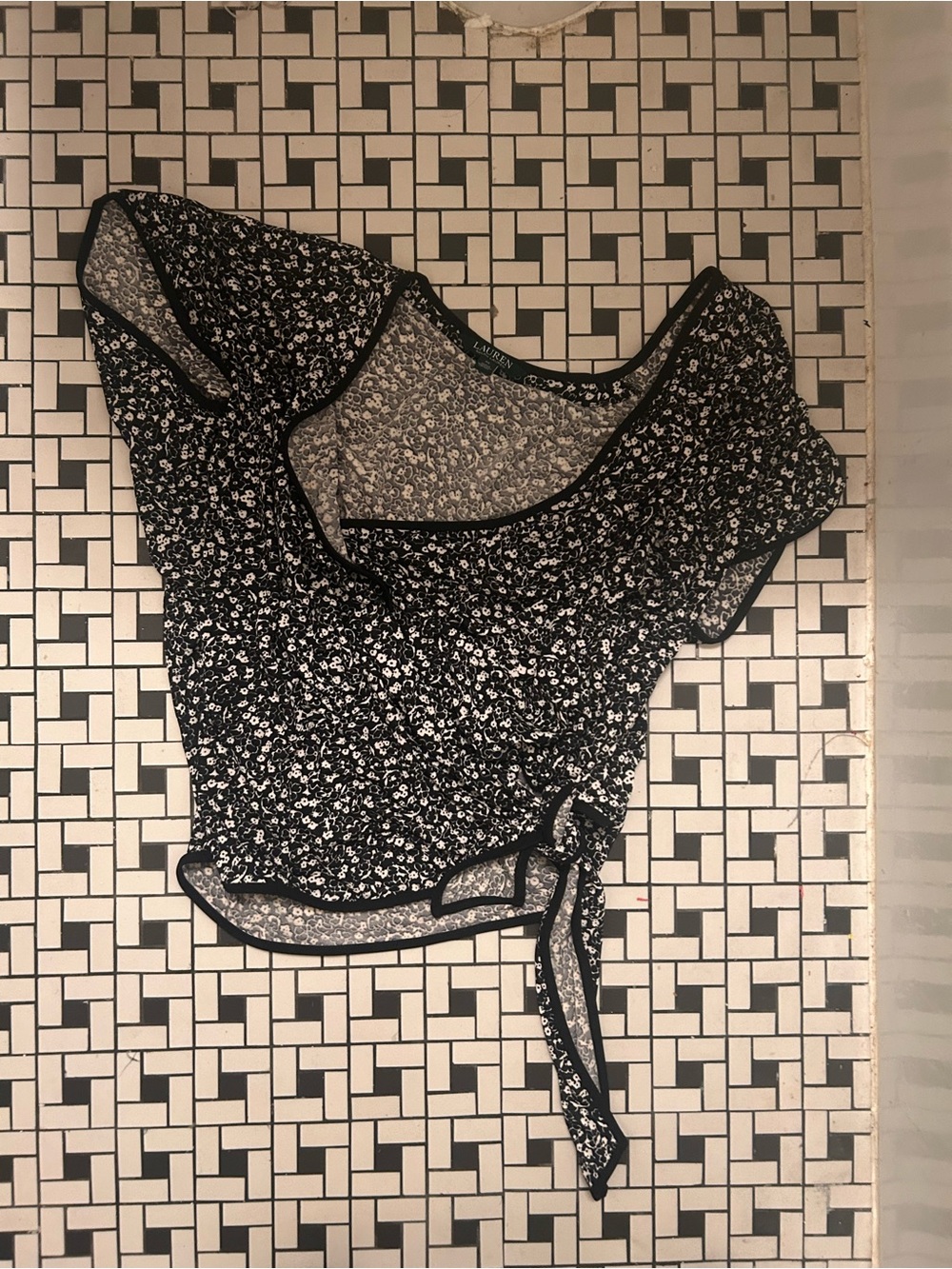 Lauren Ralph Lauren Black Floral Tie-Side Crop Top